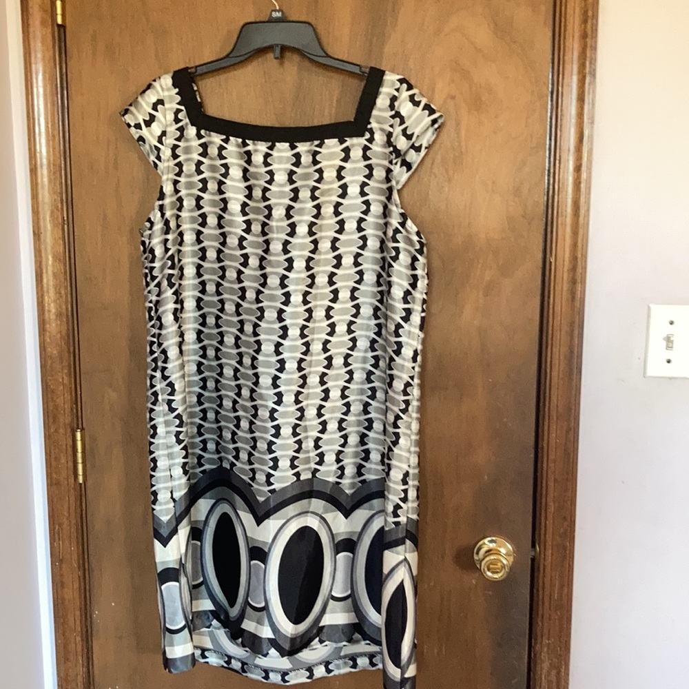 Dressbarn modern geometric print dress lightweight - Picture 10 of 14